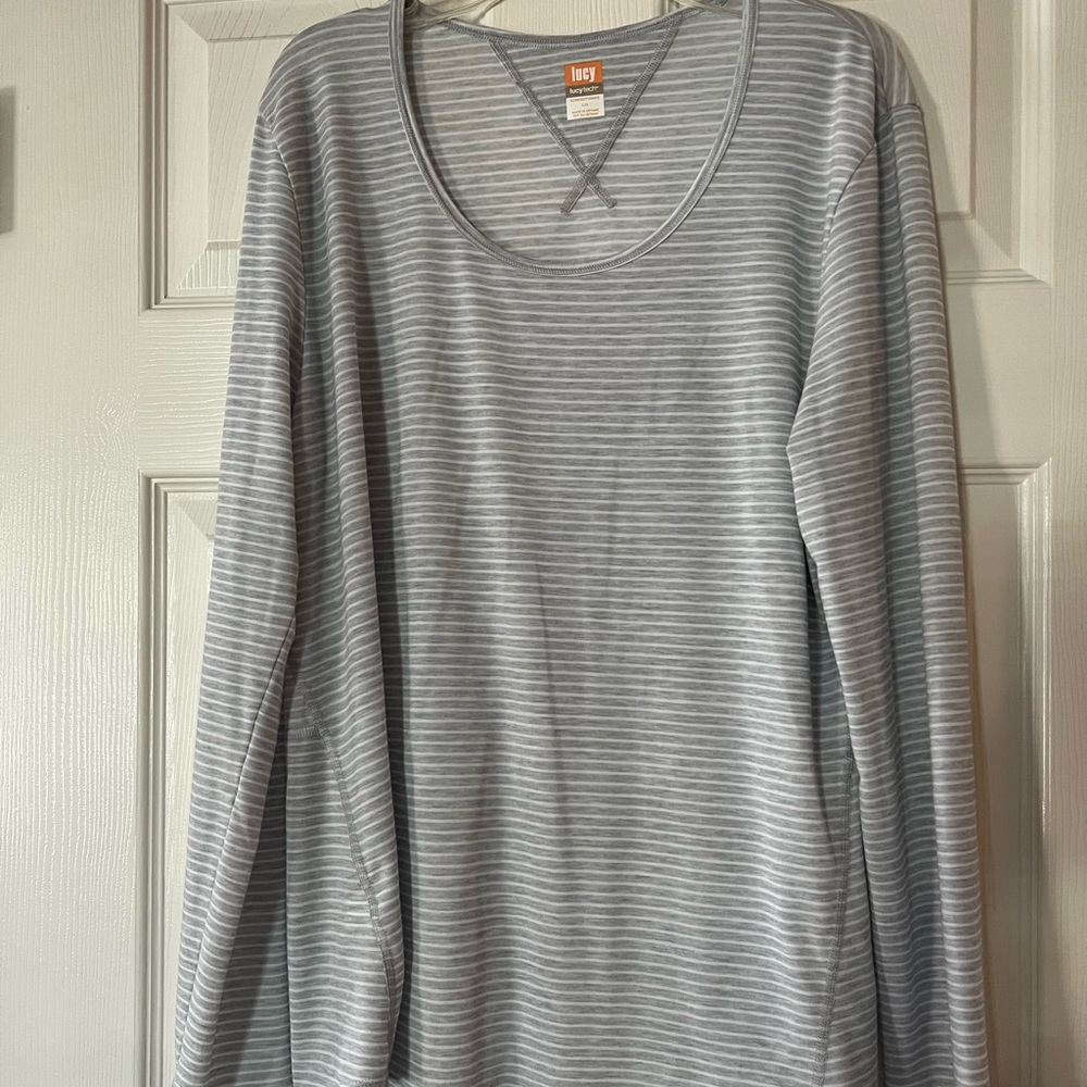Lucy brand activewear long sleeve top, Size Large.  New.